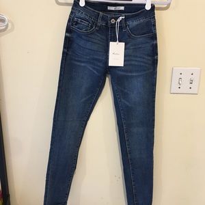 BNWT KanCan mid-rise skinny jeans - size 1/24